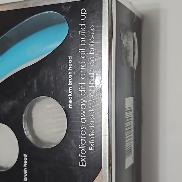 Revelé Exfoliating Facial Cleansing Brush W/2 Brush Heads - Picture 9 of 9